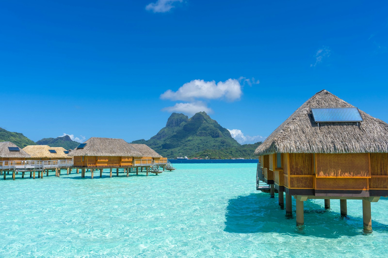 Turquoise lagoon and bungalows in Bora Bora
